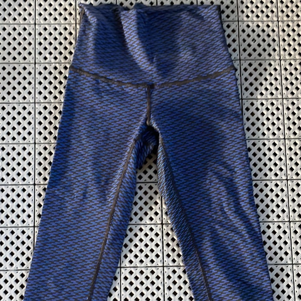 Lululuemon mid calf leggings 4